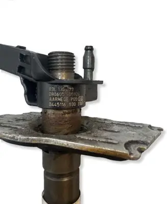 Audi A4 S4 B8 8K Fuel injector 03L13