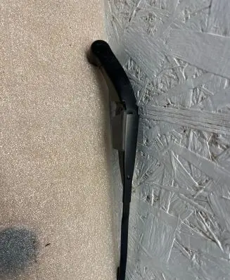 Rear wiper blade arm