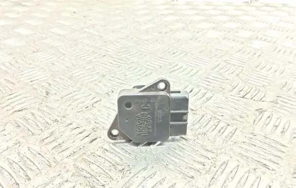 Toyota Avensis T250 Mass air flow meter 2220422010