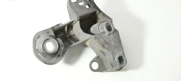 Audi A6 S6 C5 4B Engine mounting bracket 8E0199352D