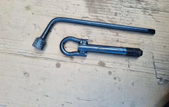 Toyota Prius (XW20) Wheel nut wrench UCHO