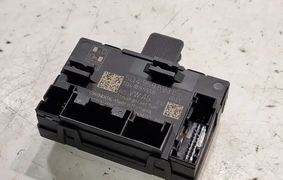 Skoda Superb B8 (3V) Door control unit/module 5Q4959593E 5Q4959593B