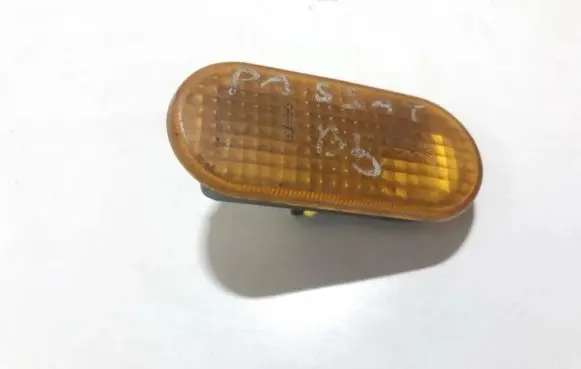 Volkswagen PASSAT B5 Front fender indicator light 3b0949117 w5w
