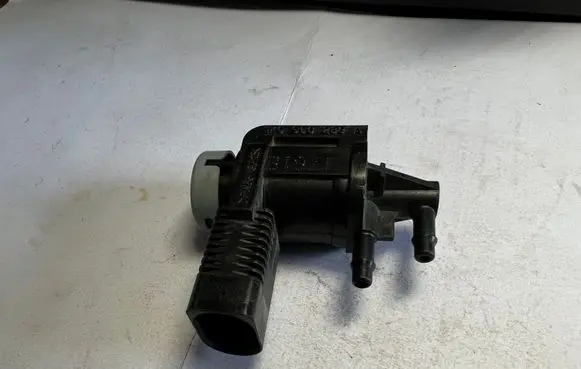 Audi A4 S4 B8 8K Turbo solenoid valve 1K0906283A