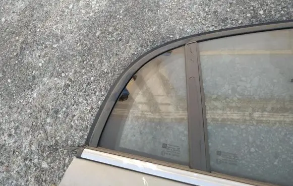 Opel Vectra C Rear vent window glass 
