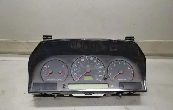 Volvo S70 V70 V70 XC Speedometer (instrument cluster) 9148930 9168144 9168138