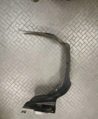 Front wheel arch liner splash guards