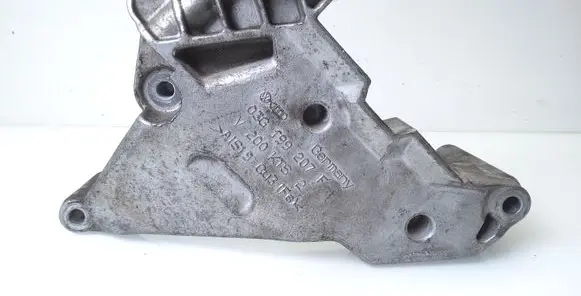 Volkswagen PASSAT B6 Engine mounting bracket 03G199207F