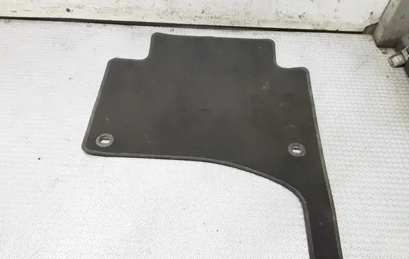 Volkswagen Touareg I Rear floor mat 