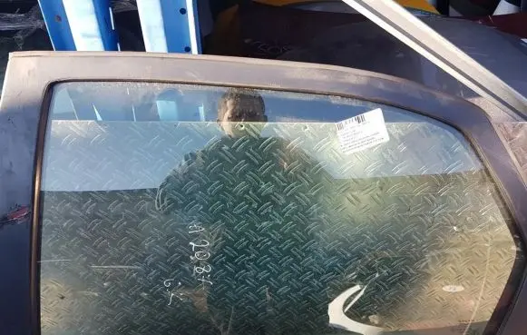 Volvo S80 Rear door window glass