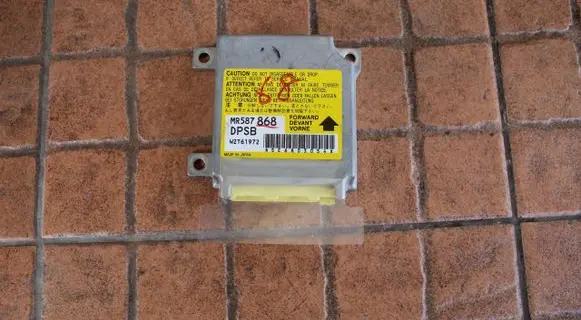 Mitsubishi Outlander Airbag control unit/module MR587868