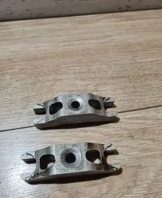 Volkswagen Golf VI Fuel Injector clamp holder 03l216300