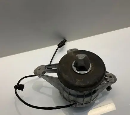 Engine mount bracket