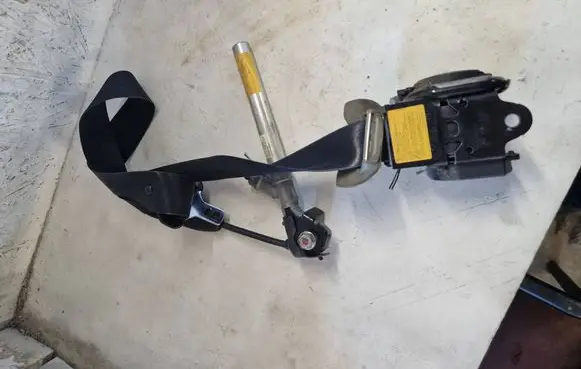 Citroen C-Crosser Front seatbelt