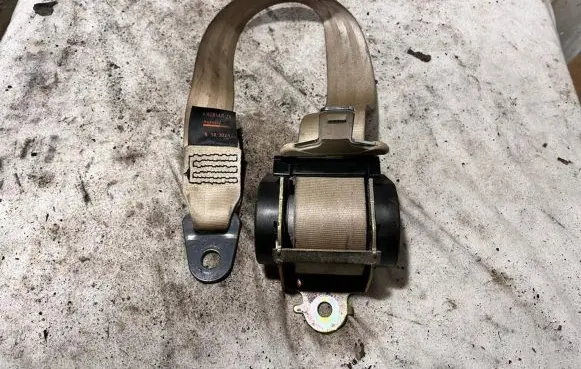 Peugeot 607 Middle seatbelt (rear) D506452