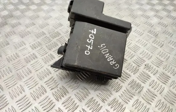 Mitsubishi Grandis Fuse module