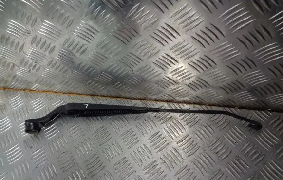 Dodge Caliber Front wiper blade arm