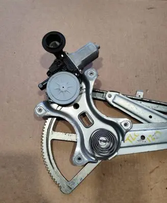 Toyota Land Cruiser (J120) Front door window regulator motor 8571058010