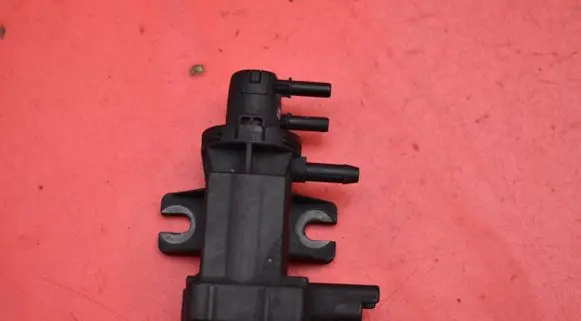 Peugeot 308 Vacuum valve 9652570180