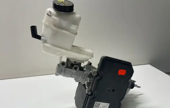 Volkswagen PASSAT B8 Master brake cylinder 5QE614105AR