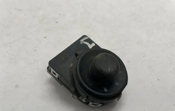 Opel Astra J Wing mirror switch 13271827