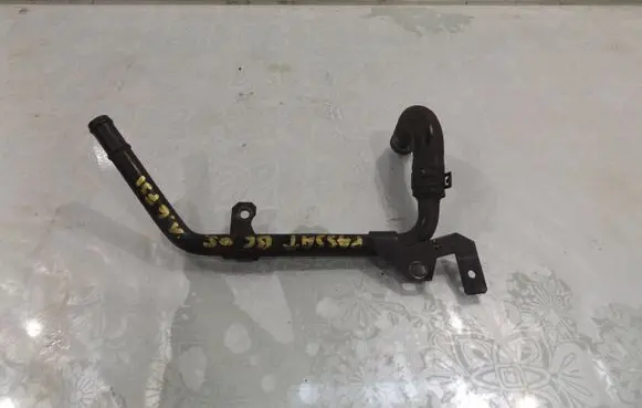 Volkswagen PASSAT B6 Engine coolant pipe/hose