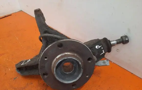 Peugeot 308 Front wheel hub spindle knuckle
