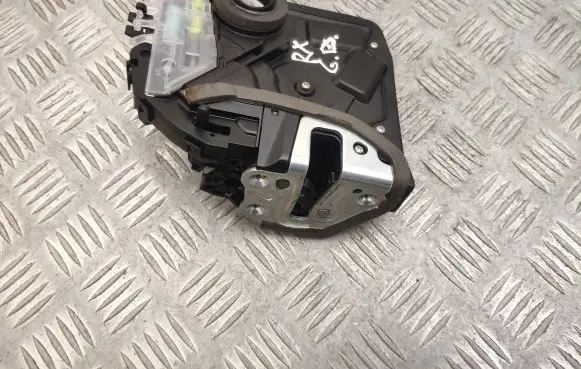 Lexus RX 450H Rear door lock 9040415