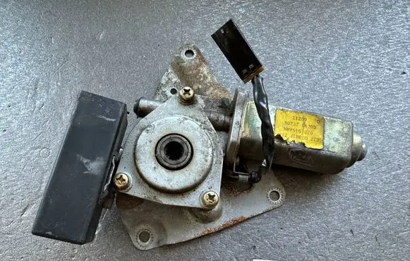 Nissan Patrol Y60 Front door window regulator motor 8073106J05 2851689900