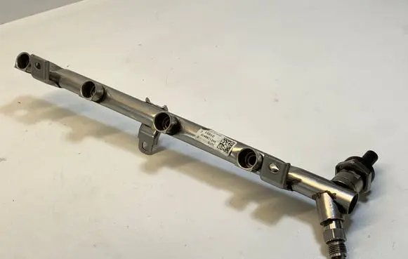 Volkswagen Golf VII Fuel injector supply line/pipe 04E133317E 04E129041F