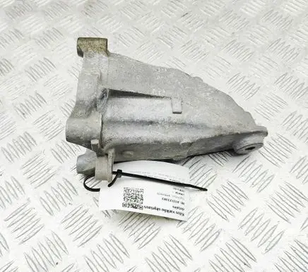 Mercedes-Benz C W205 Engine mounting bracket A2742234600