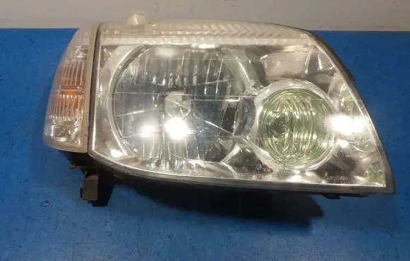 Nissan X-Trail T30 Headlight/headlamp