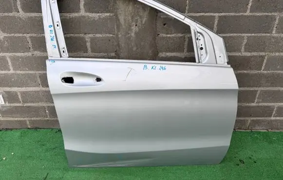 Mercedes-Benz B W246 W242 Front door 