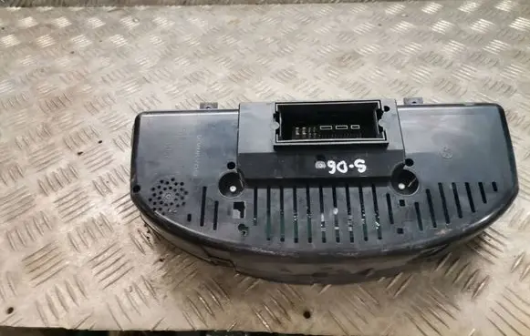 Volkswagen PASSAT B6 Speedometer (instrument cluster) A2C53145550