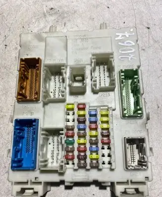 Ford Focus Fuse module BV6N14A073EP 00009324 51945L45K