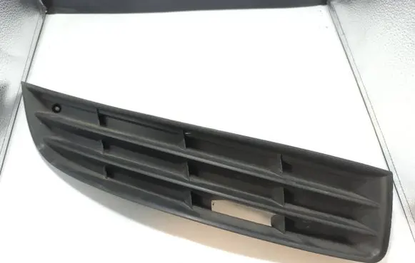 Volkswagen PASSAT B6 Front bumper lower grill 3C0853666
