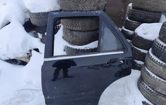 Cadillac SRX Rear door 