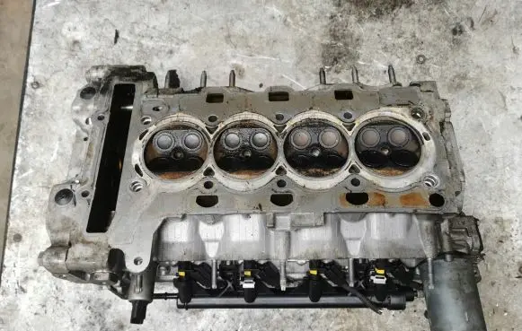 Peugeot 207 Engine head MCGU 353932817