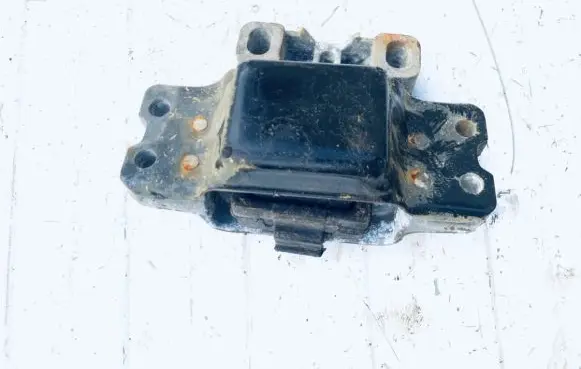 Volkswagen Golf V Engine mount bracket 1k0199555