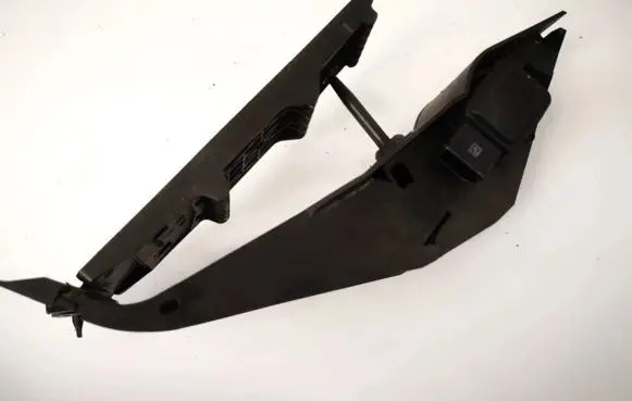 Accelerator throttle pedal
