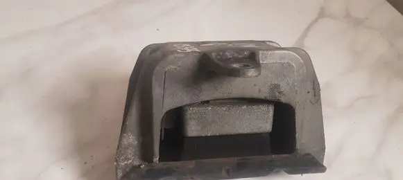 Skoda Octavia Mk1 (1U) Engine mount bracket