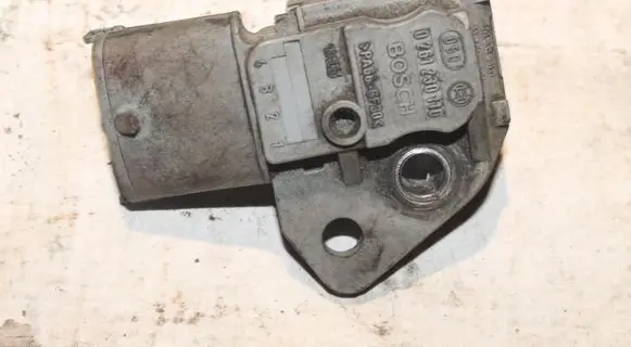 Volvo XC90 Fuel pressure sensor 0261230110