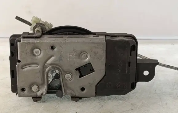 Opel Astra H Front door lock 13220369