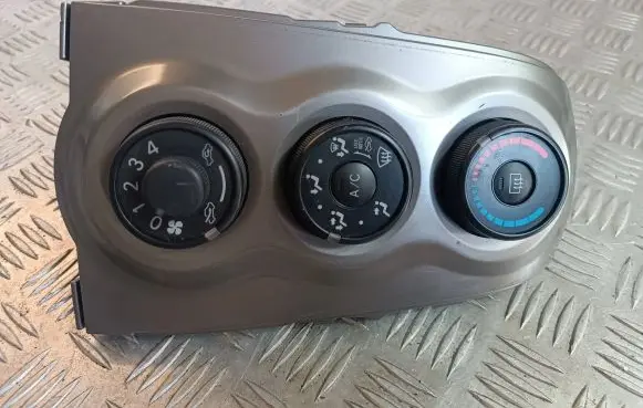 Toyota Yaris Climate control unit 554060D190