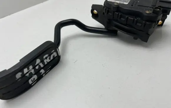 Volkswagen Sharan Accelerator throttle pedal 7M1721603A 98VW9F836AB