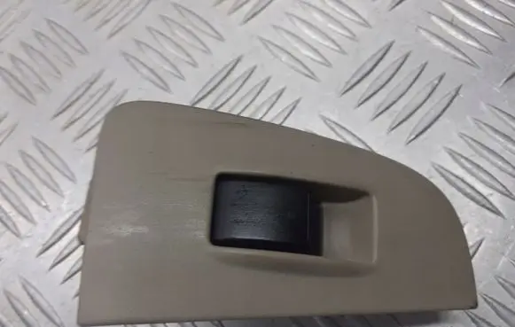 Toyota Avensis T250 Quarter vent window switch 74231-05140