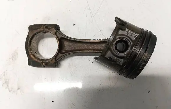 Toyota Corolla Verso AR10 Piston with connecting rod 64250
