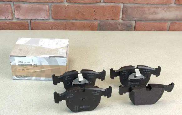 BMW 5 E39 Brake pads (front) 6761252 1165227 1163307
