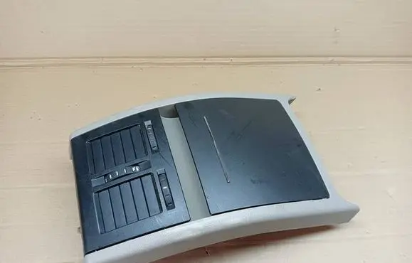 Skoda Yeti (5L) Rear air vent grill 1Z0819203 4907 1810
