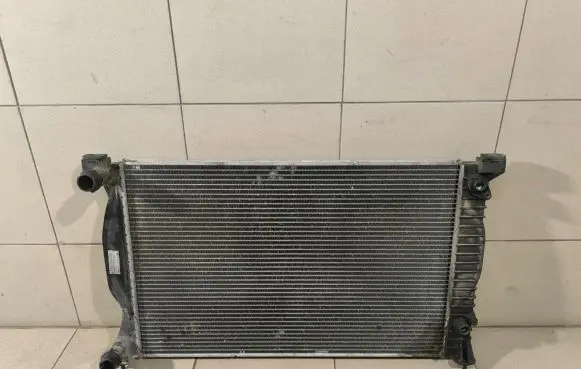 Audi A4 S4 B7 8E 8H Coolant radiator 8E0121251L
